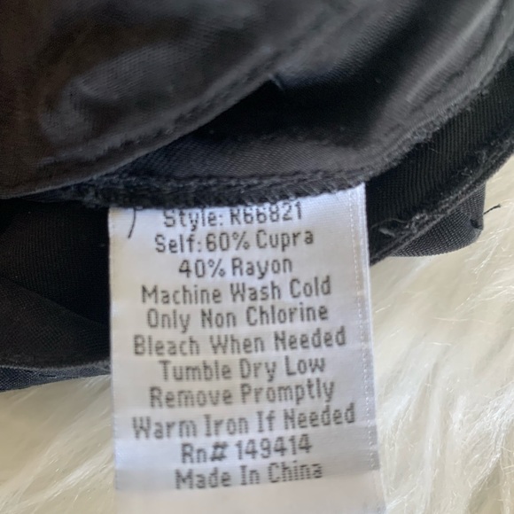 Johnny Was 
Pete&Greta by Johnny Was SZ:2/US6/8 Black
Cargo Crop Pant - Picture 6 of 6